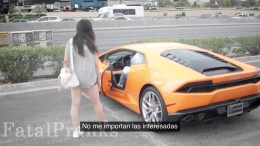 Chicas interesadas en chicos por su automovil