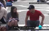 Esta chica rechaza a un chico hasta que se entera que es famoso